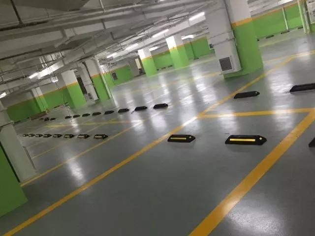 广州锦恒商业广场地下停车场环氧微珠防滑地坪工程