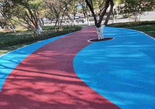 彩色透水地坪喷涂施工预防污染小技巧